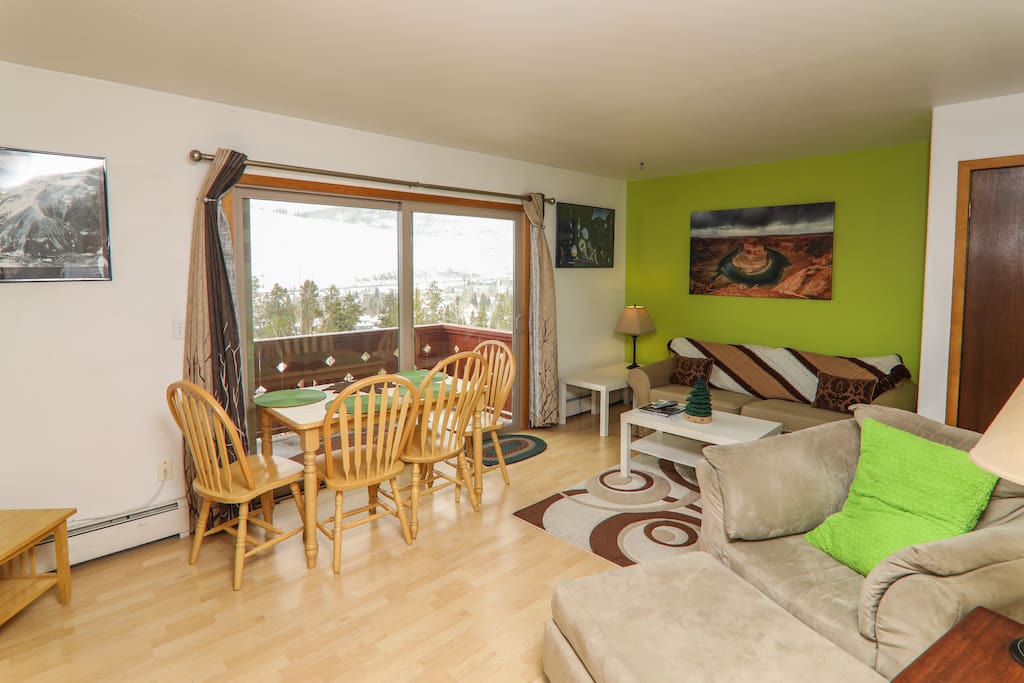 Living room & dining nook, with those glorious mountain vistas!