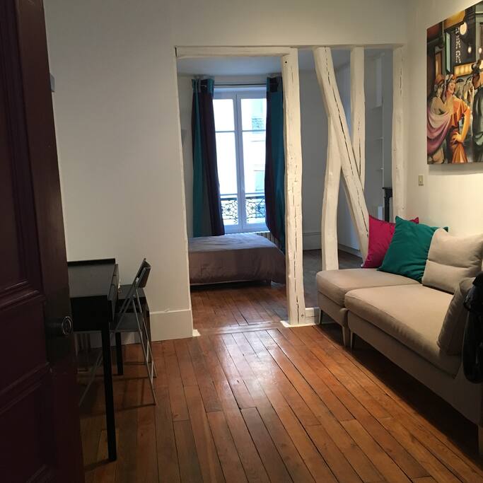 Salon avec poutre apparente