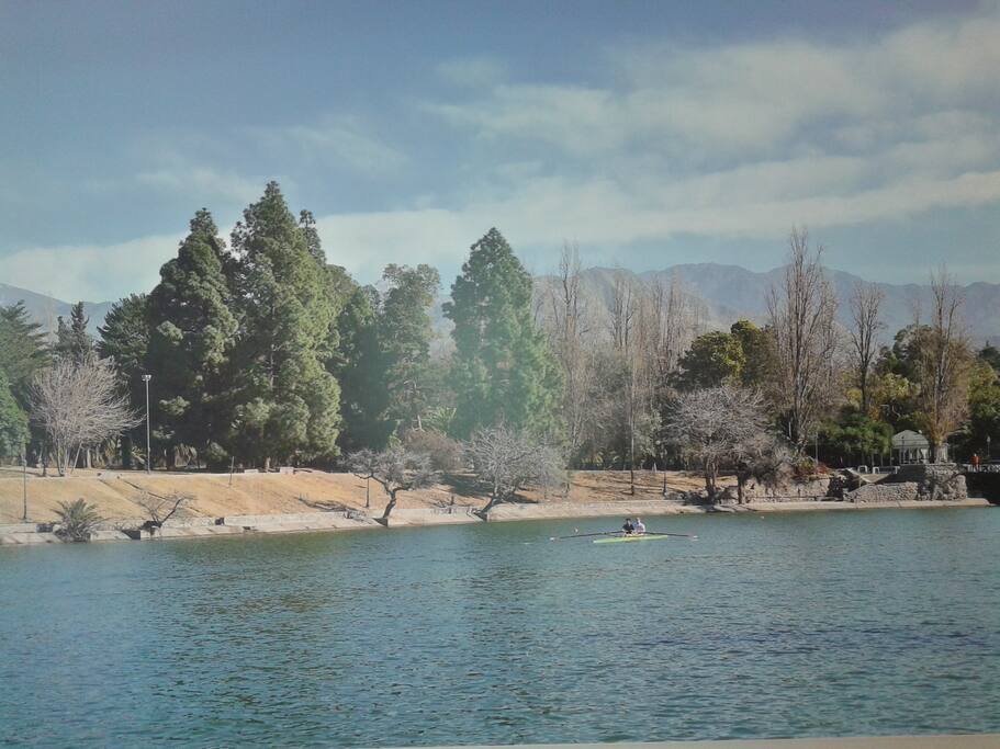 Lago Parque General. San Martín
