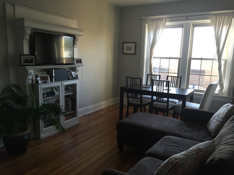 Views of Washington from your dining table