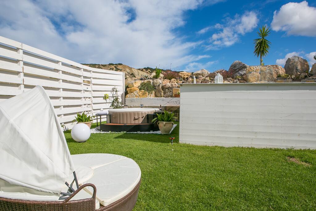 Giardino con piscina