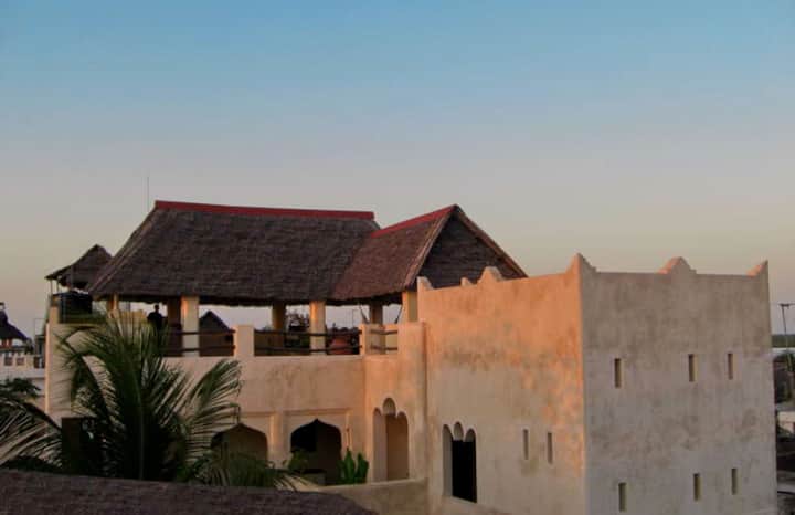 Room 4 in historical house with pool and top roof