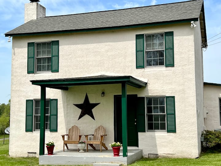Cozy Farmhouse Getaway Houses for Rent in Culpeper, Virginia, United