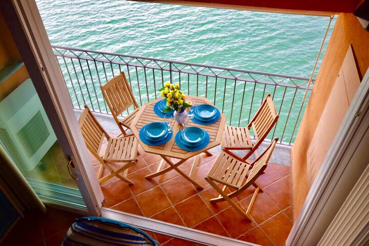 apartment terrace on the lake