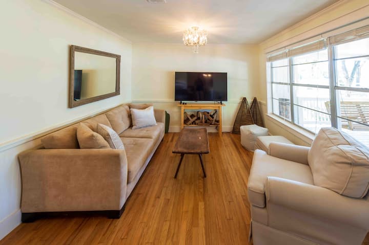 Liesel Farm-walk To Rt Square. Pool & Hottub New - Round Top, TX