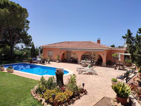 Independent chalet in the best area of Bonalba