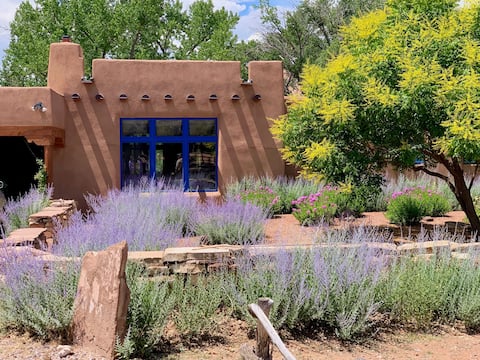 Spectacular Abiquiu Ranch on the Chama River