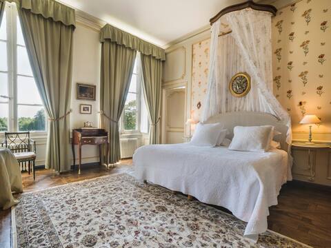 ⚜Live in a 18th C. Château⚜ Mont Saint Michel Bay