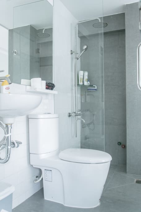 Modern private en-suite washroom.