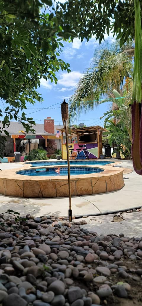 Tiki taki Dream house warm pool jacuzzi & Bar