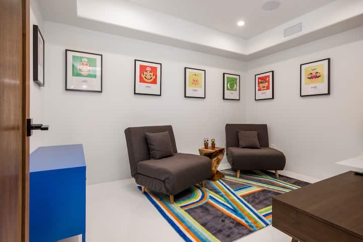Habitación "infantil" adicional con 2 camas individuales plegables, Super nes y Xbox One.