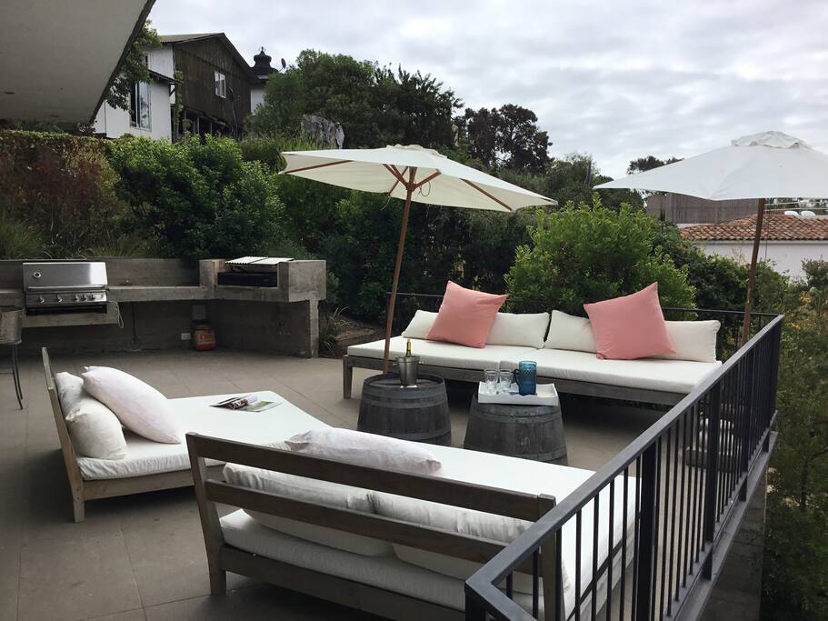 Gran terraza con parrilla
