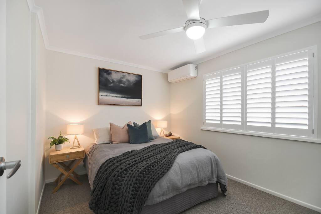 Main Queen bedroom with A/C