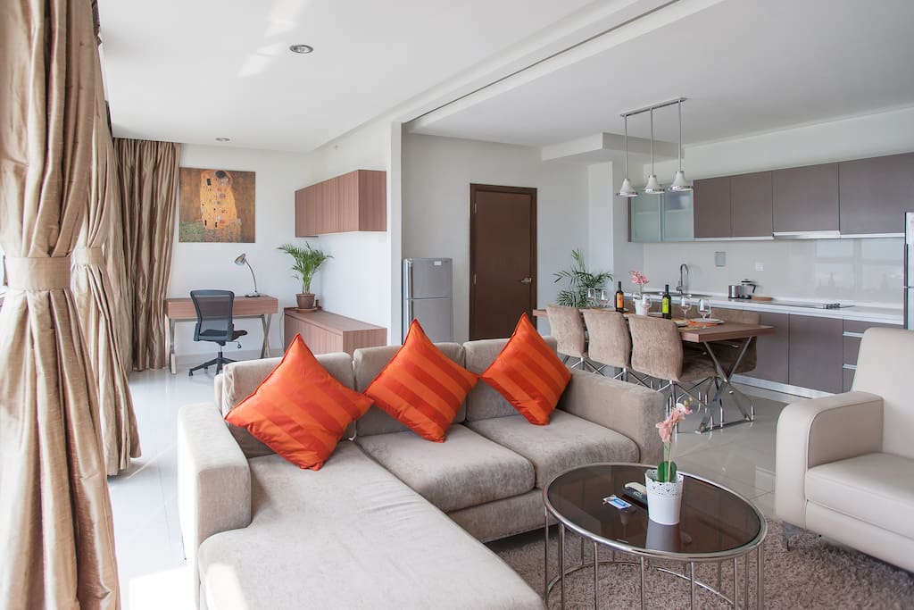 Spacious living room
