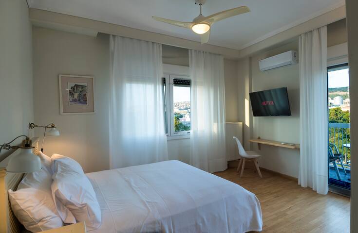 Sea & City views, Aspa’s apartment gallery image 3