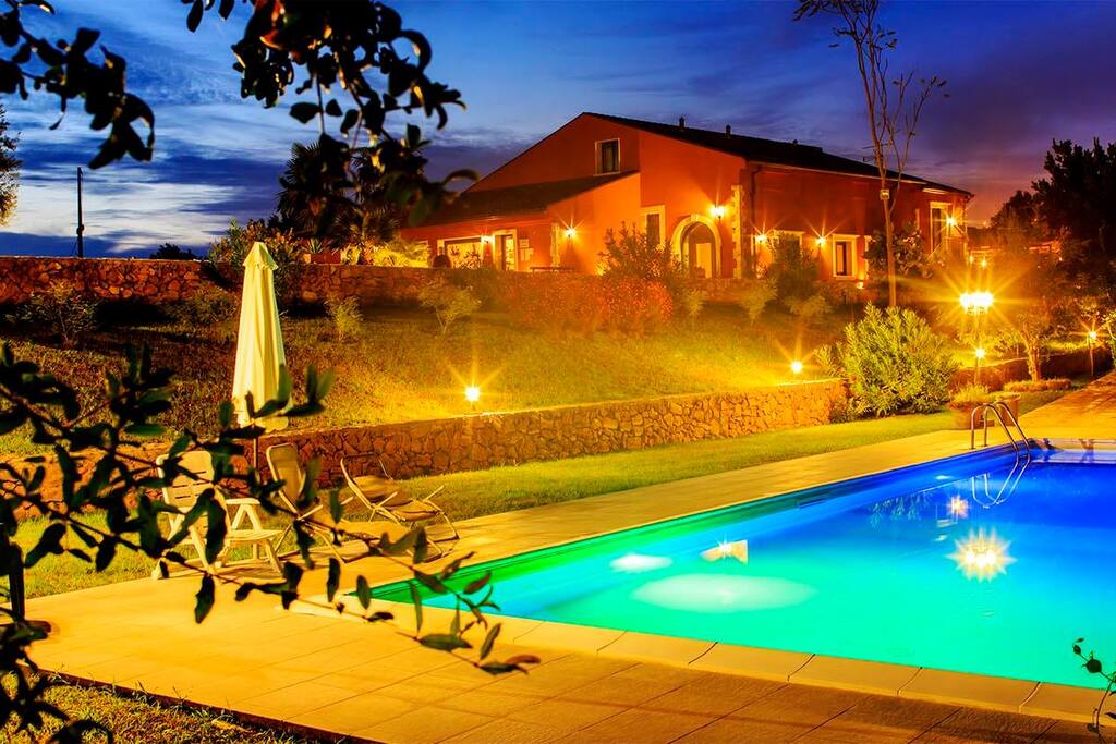 Veduta della piscina e della struttura
