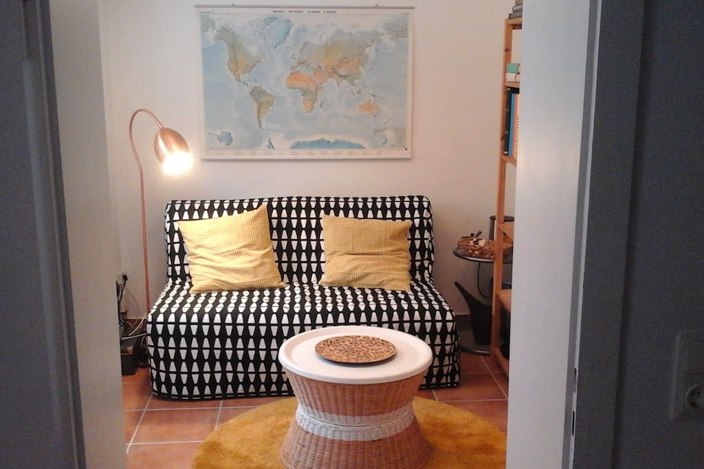 Kleines Wohnzimmer mit Ausziehcouch 140x190cm Liegefläche