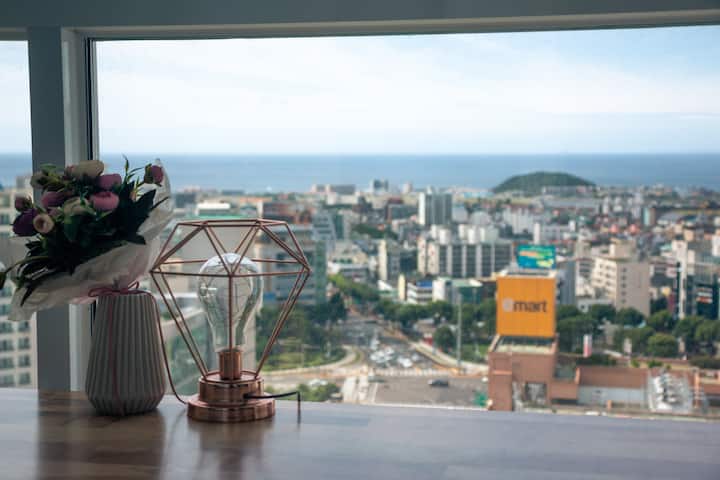 金珠媽濟洲部屋俯瞰城市海景市中心最佳地段樂天百貨側 濟州島 南韓 Airbnb 金珠媽濟洲部屋俯瞰城市海景市中心最佳地段樂天百貨側 濟州島 南韓 Airbnb