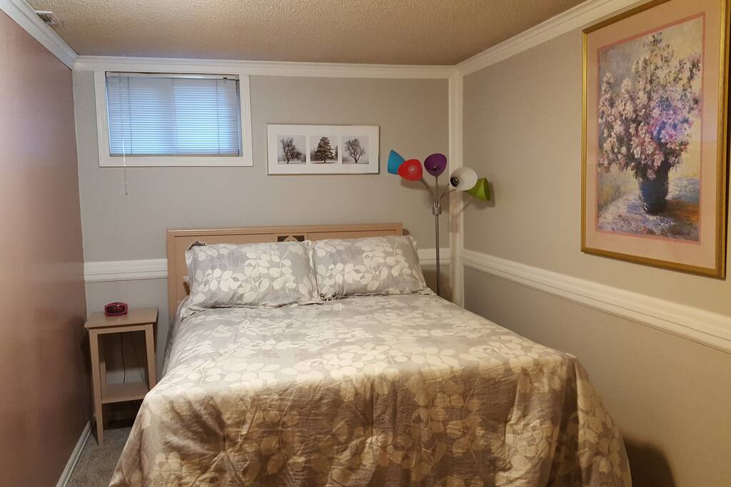 Smaller bedroom with twin bed featuring charming 1940's retro furniture.