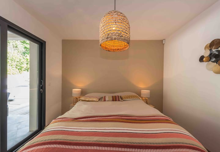 Master suite - Chumba cha kulala mara mbili #4 na kitanda cha 160 cm + chumba cha kuvaa kilichojengwa na bafu la kujitegemea.