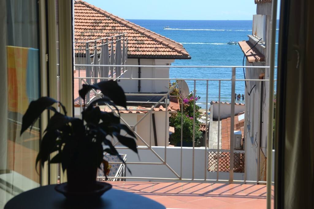 VISTA MARE dal salone | SEA VIEW from living room | MEERBLICK vom Wohnzimmer