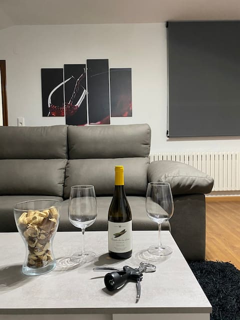 Propiedad de Airbnb exitosa: Centrally located apartment with fabulous views en Monforte De Lemos