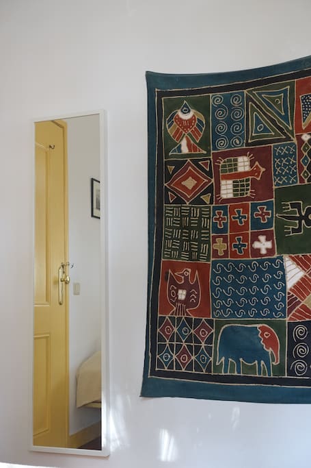 Berny´s bedroom, mirror and Batik