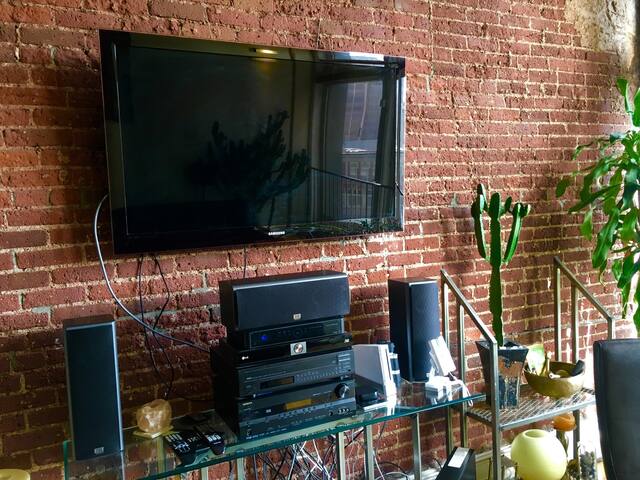 Urban Retreat in Heart of Convention Center Dist gallery image 4