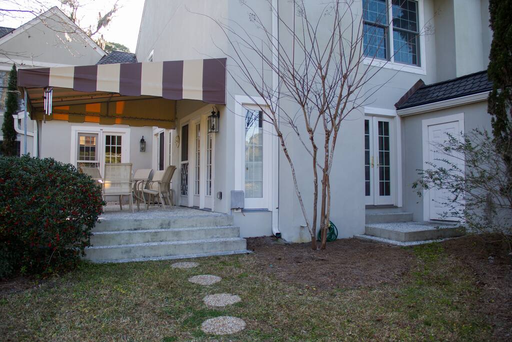 Covered patio includes dining table with seating for 6.