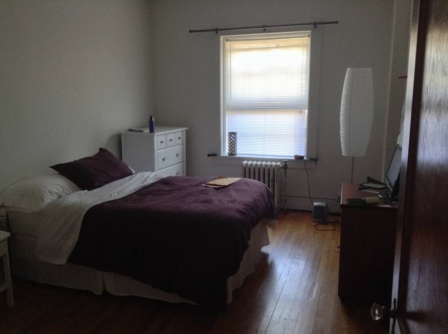 Bedroom with tv and a queen size bed