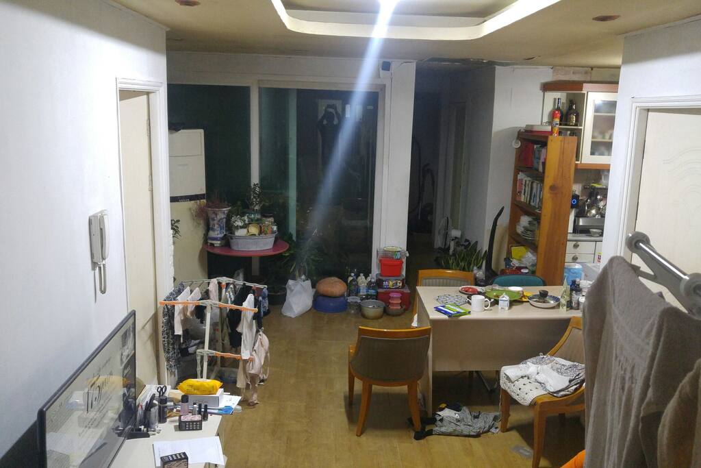 마루. 공용공간. 식사 및 시청