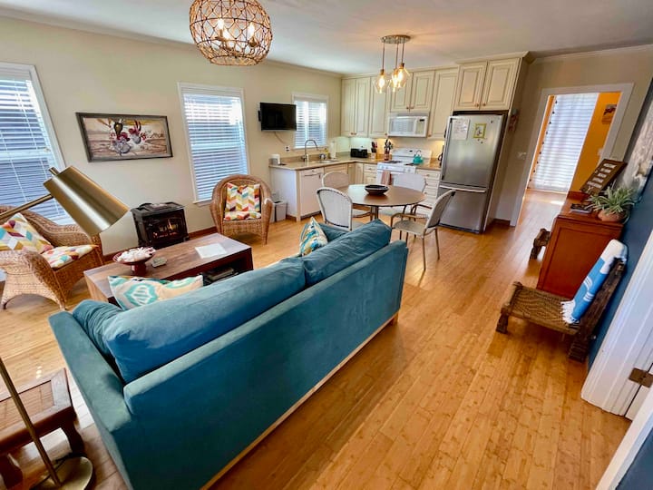 Beach Cottage Near Sunny Cove And Santa Mo's - Santa Cruz, CA