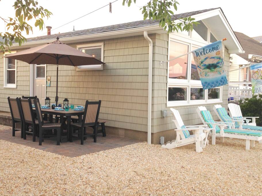 Beautiful Spacious Yard with Great Outdoor Living Spaces