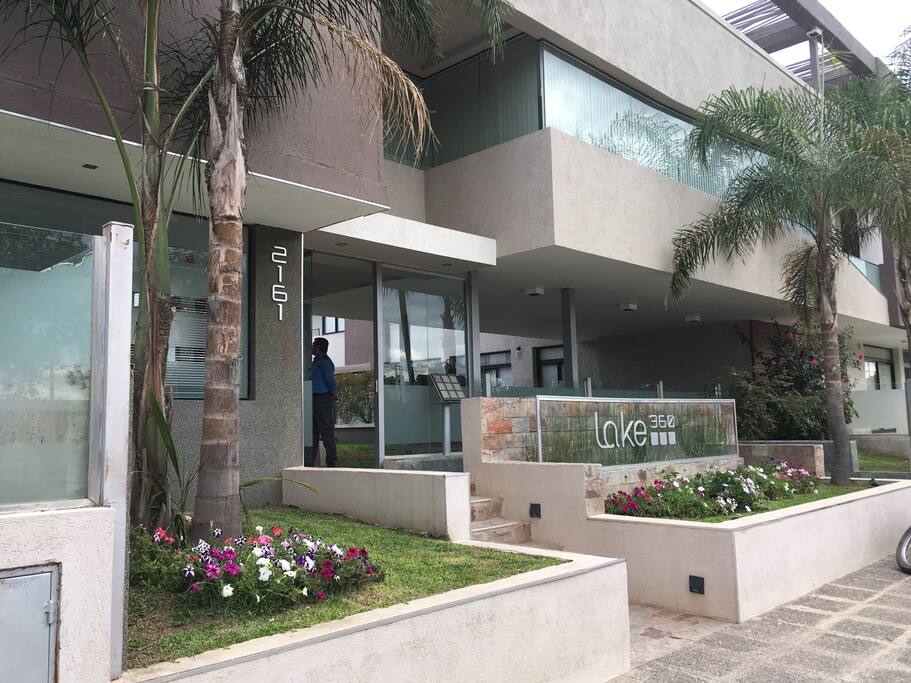 Ingreso al complejo con servicio de guardia las 24 horas