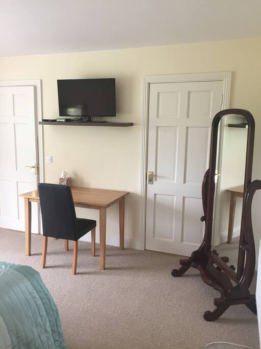 Multi-channel TV and
the room has Wifi