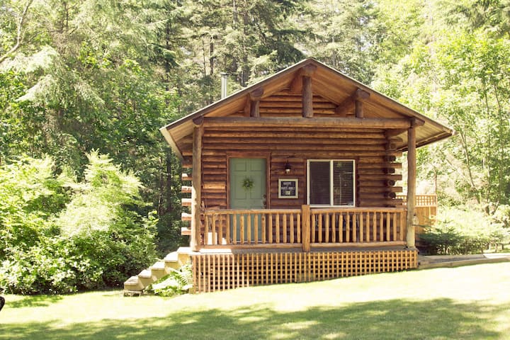 Elliott's Cabin ~ Charming and Cozy