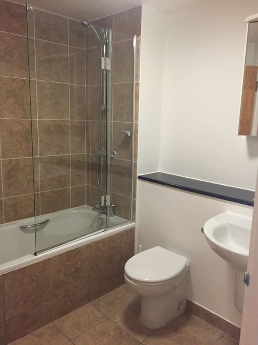 Full modern bathroom