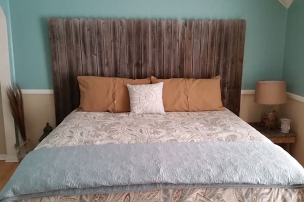 Beach House Room - king bed