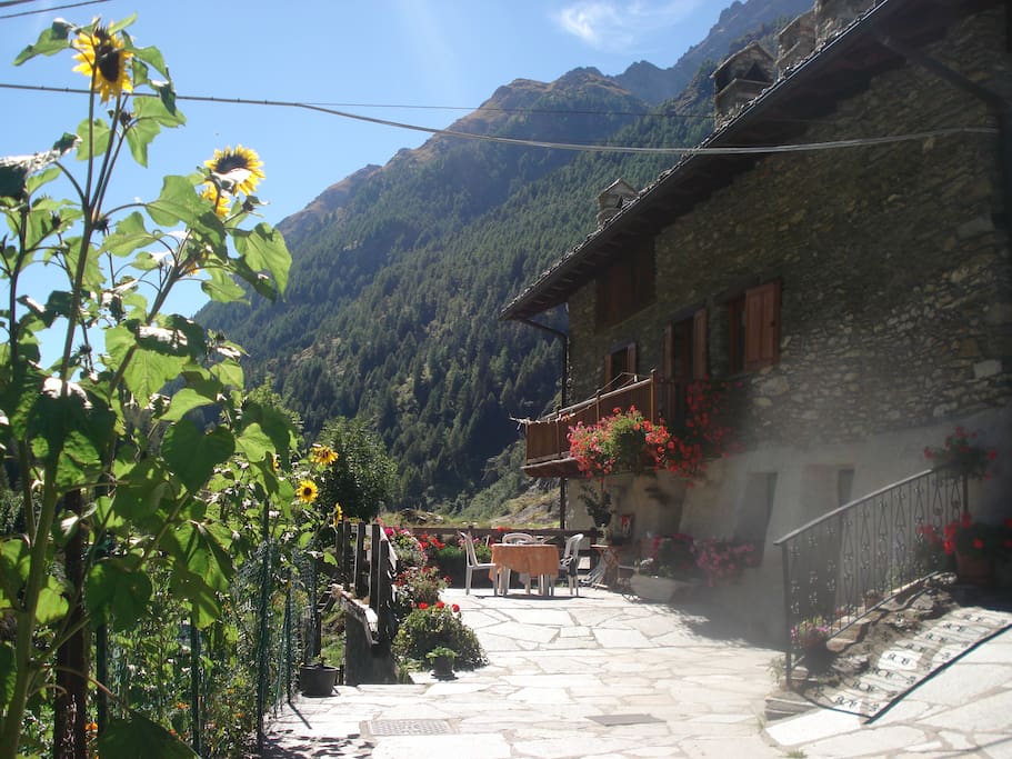 L'esterno - External view - L'extérieur de la maison
