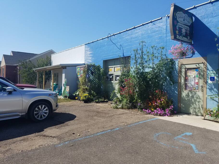 Other side of building is a very cool gem, jewelry and indoor growing store.