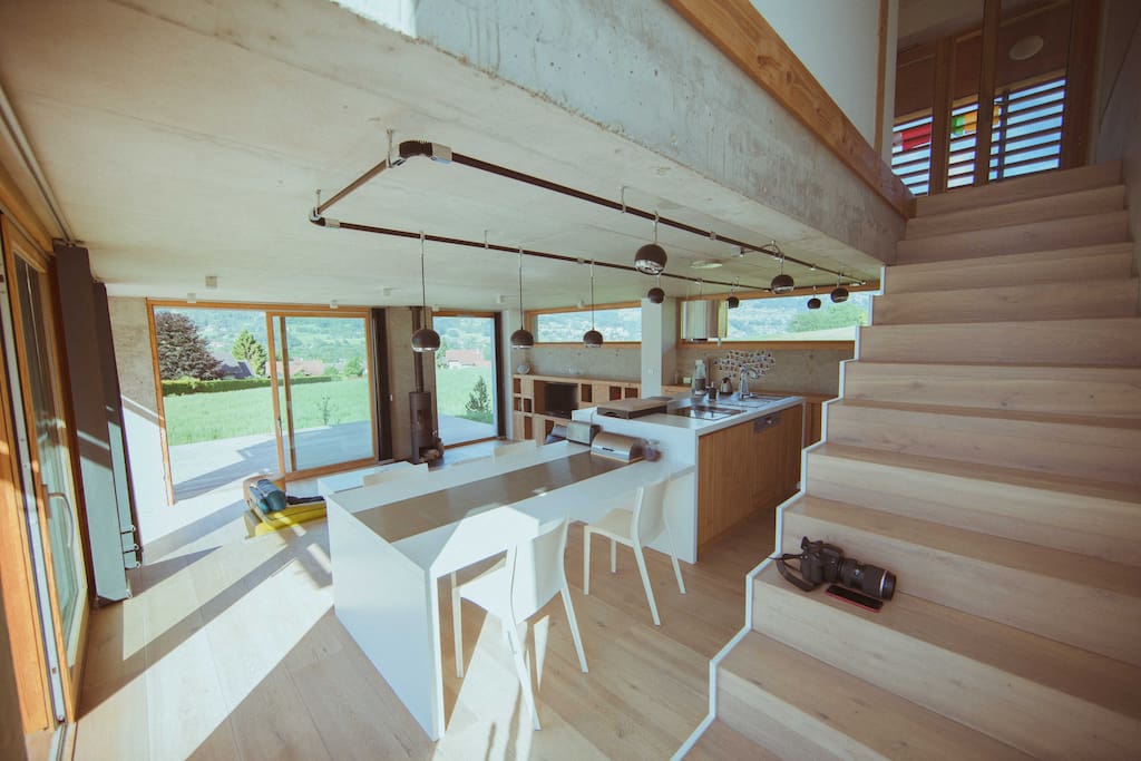 Salon et cuisine en demi-niveaux