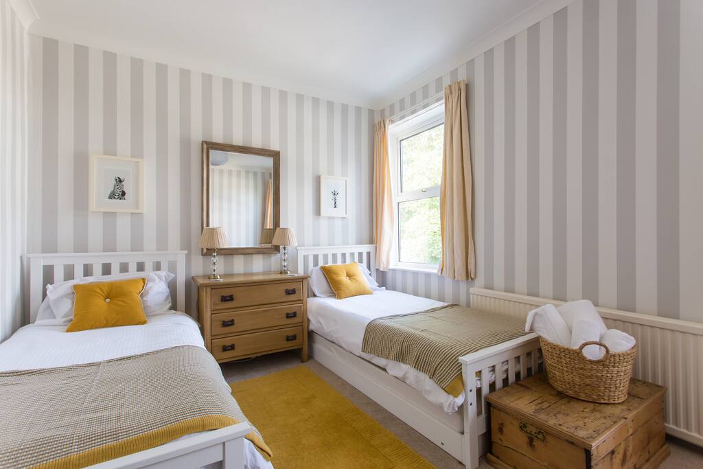 Large twin room