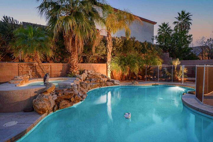 The Calvert Modern Oasis in Henderson (HEATEDPOOL) gallery image 2