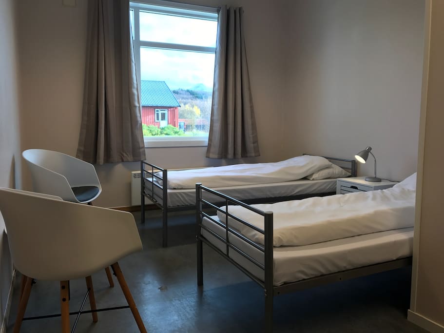 Twin bed room