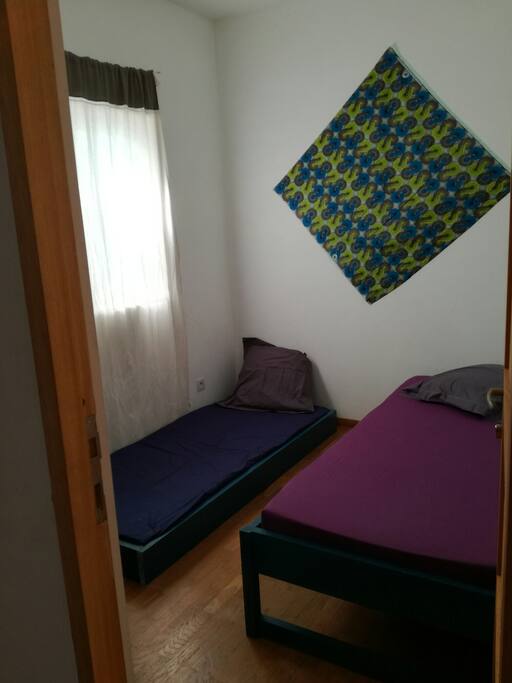 chambre avec 2 lit