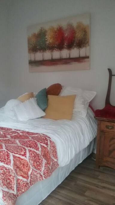 queen size bed.
