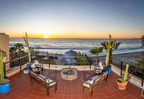 Oceanfront Estate, Sleeps 24, Beach,Jacuzzi, Pool