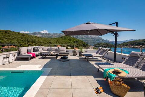 Rooftop pool and sea view