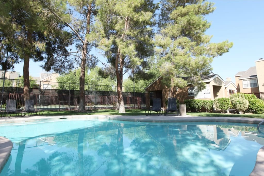 24\7 pool by the apartment