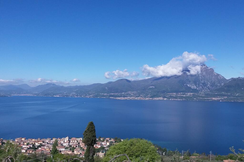 La località di Albisano offre una vista memorabile.